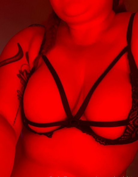 moody kitty model art gallery