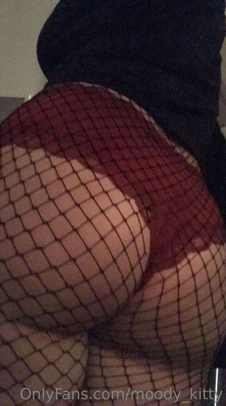 moody kitty model nude picture