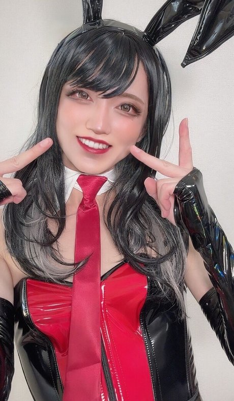 D Rei uno nude star picture