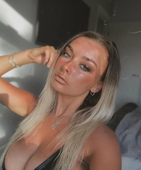 Lucy Cartlidge adult actress image