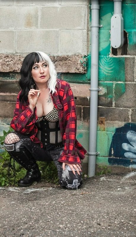 maple massacre naked model photos