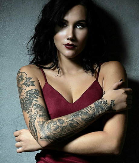 tully banks nude actress gallery