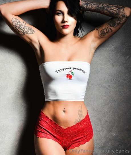 tully banks model pornographic photo