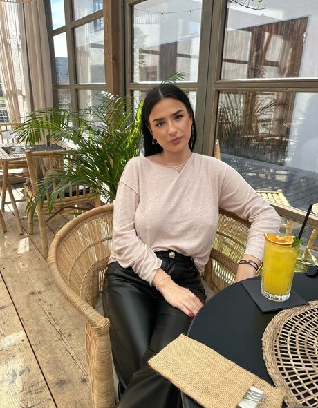 Elianka model nudes pic