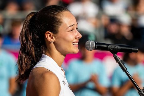 Zeynep Sonmez pretty star images