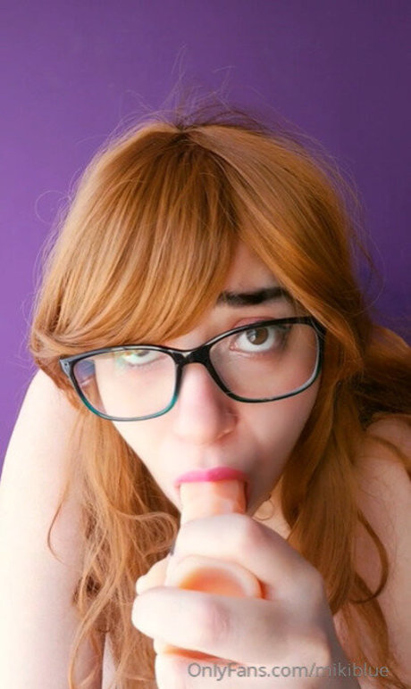 Miki Blue model pretty picture