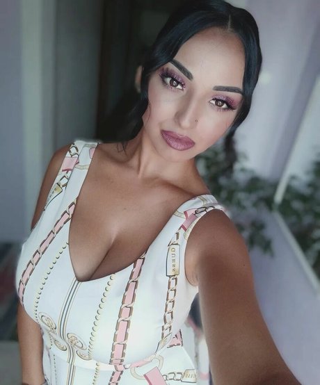 Ivana Milojevic pretty model pic