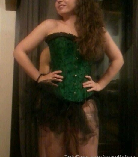 sexwifefree sexy model pic