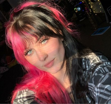 poutyfox pornstar picture