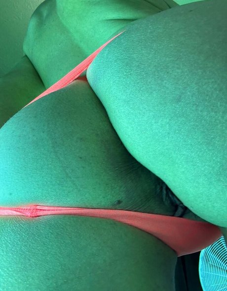 Elizabeth ash art model photo