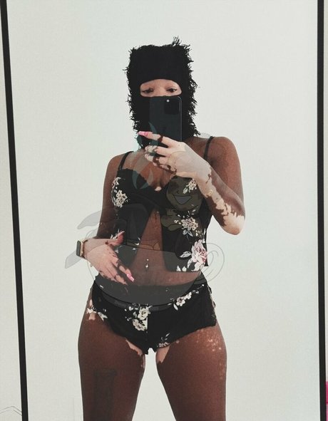 Curiousiteaaa star art archive