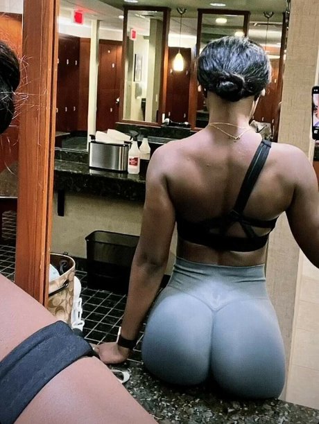 Queen Aminata naked model pic