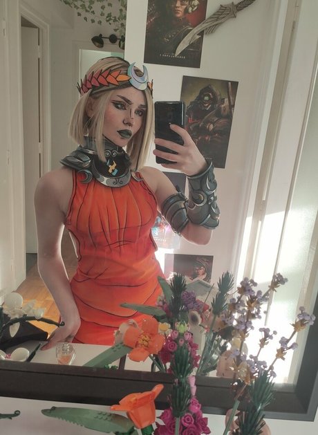 madsfive sexy actress pictures