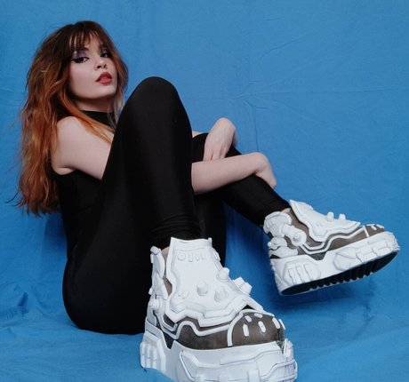 madsfive art model pics