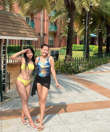 nininplays model porn photos