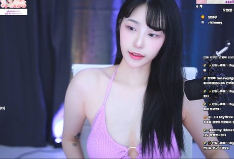 Zoozoo1119_ naked model pic