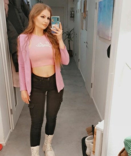 Ruth Fischer exclusive actress images