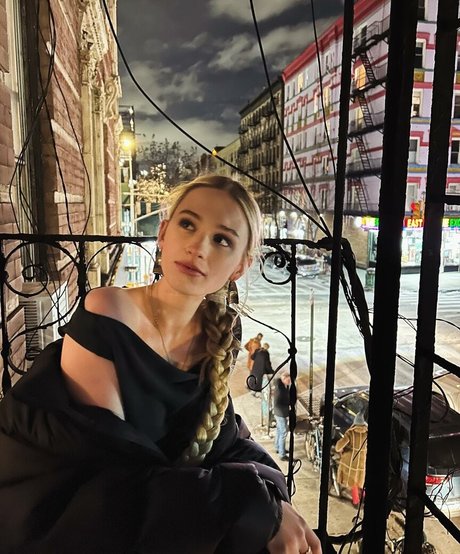 Chase Myers nice actress picture