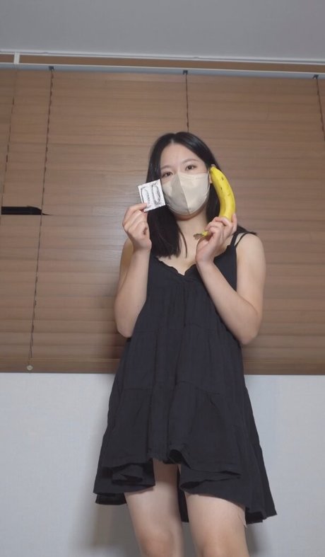 heeyuri model high quality image