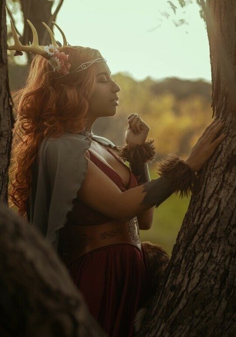 Mica Burton pretty model image