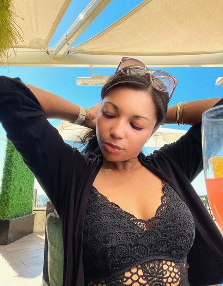 Mica Burton pretty actress galleries