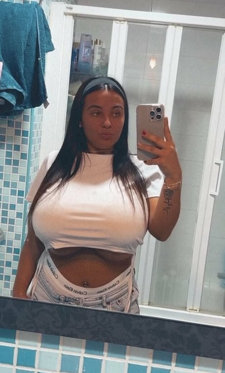 Anneris model pornographic image