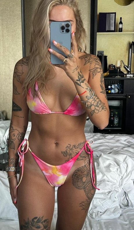 Nicci Hernestig model perfect photo