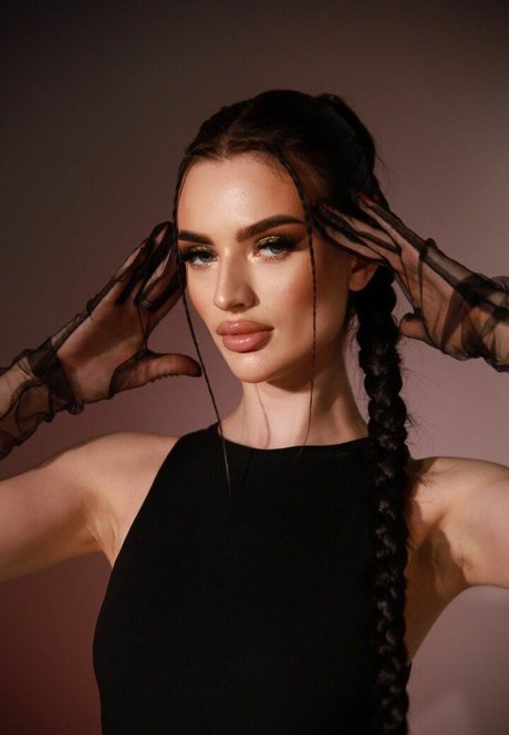 megan brunette star gallery