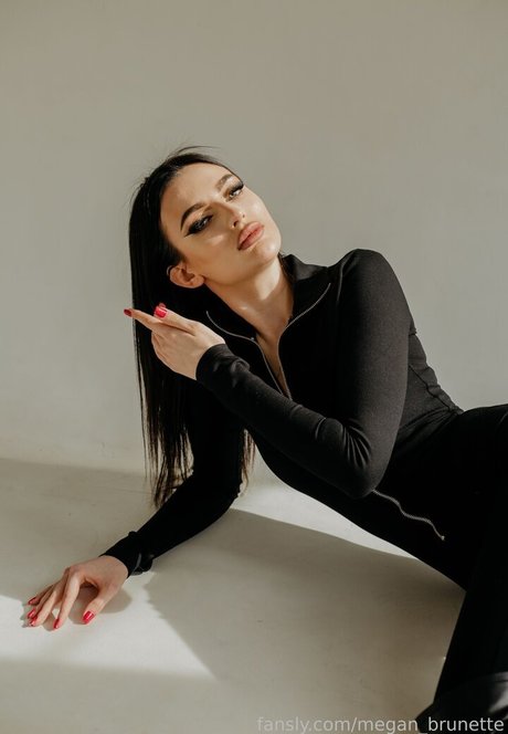 megan brunette sex model pic