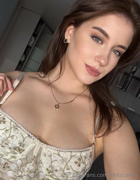 Candy Vikky star top archive