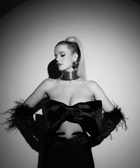 Mckenzie Hewson pornstar beautiful pictures