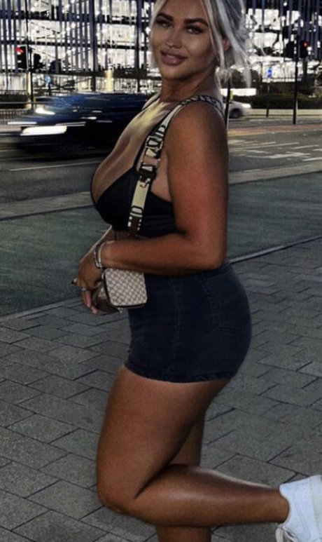 Nicole Barker pornstar naked gallery