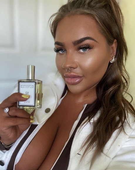 Nicole Barker model perfect images