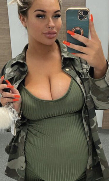 Nicole Barker porn model photos