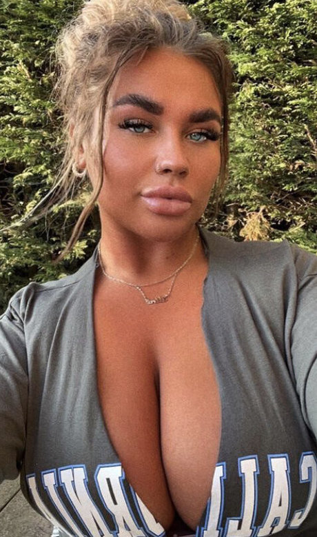 Nicole Barker erotic pornstar photos