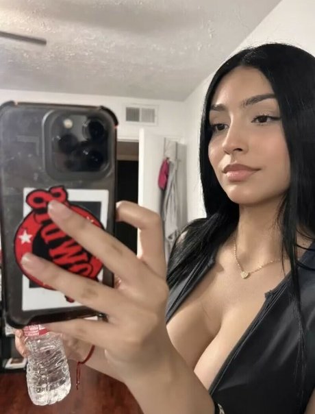 Alyssalyssa1933 pornstar hot photos