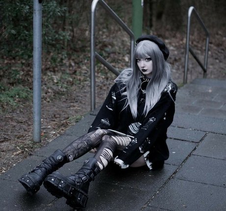 CreepyCassy model best picture