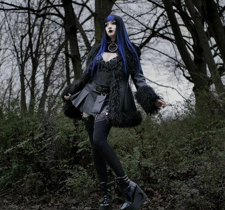 CreepyCassy pretty model pics