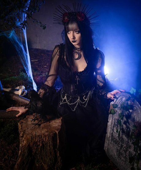 CreepyCassy model pornographic picture