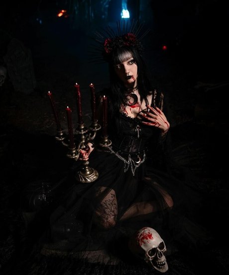 CreepyCassy star photo