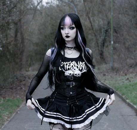 CreepyCassy art model photos