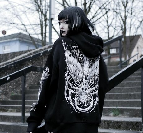 CreepyCassy star erotic photo