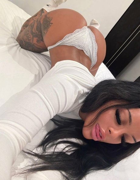 Sapphire Y beautiful model pictures