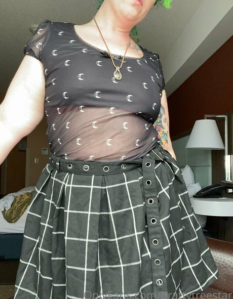 brattytreestar star nice pic