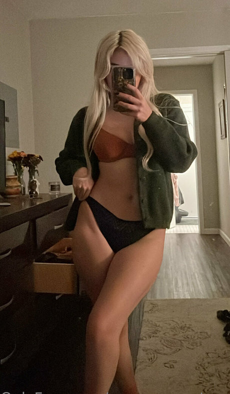 snowyserenasummers nudes model picture