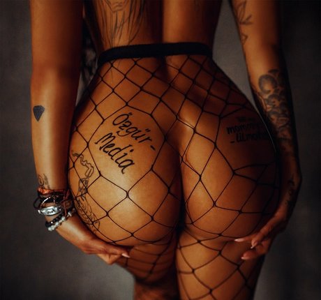 ozgurmedia star nudes photo