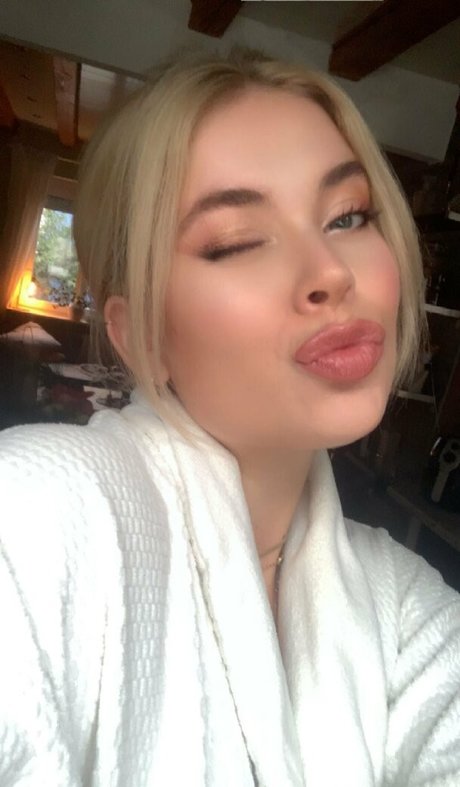 lovelylifeoflola sex model pic