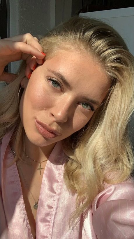 lovelylifeoflola hd model photo