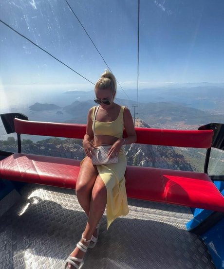 Lily Mcalpine exclusive star picture