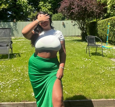 caravernon pretty model images